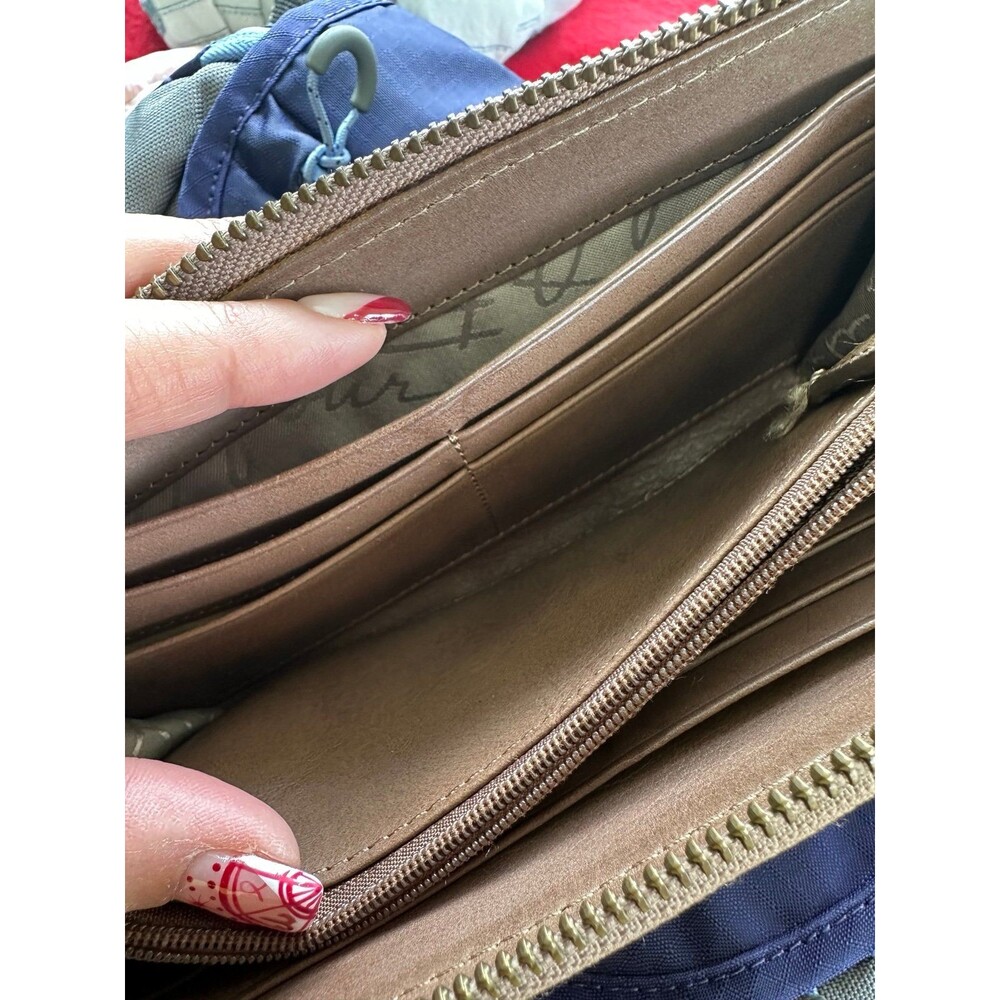 Fossil Fifty Four Collection Embossed Leather Zip… - image 6